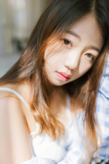 和尚吮她的花蒂和奶水视频